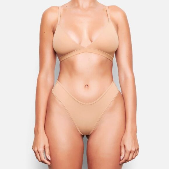 Skims Fits Everybody Dipped Front Thong - Picture 1 of 4